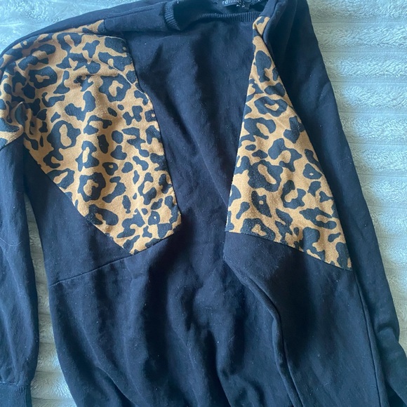 Black and Leopard Print Sweater - Picture 2 of 4